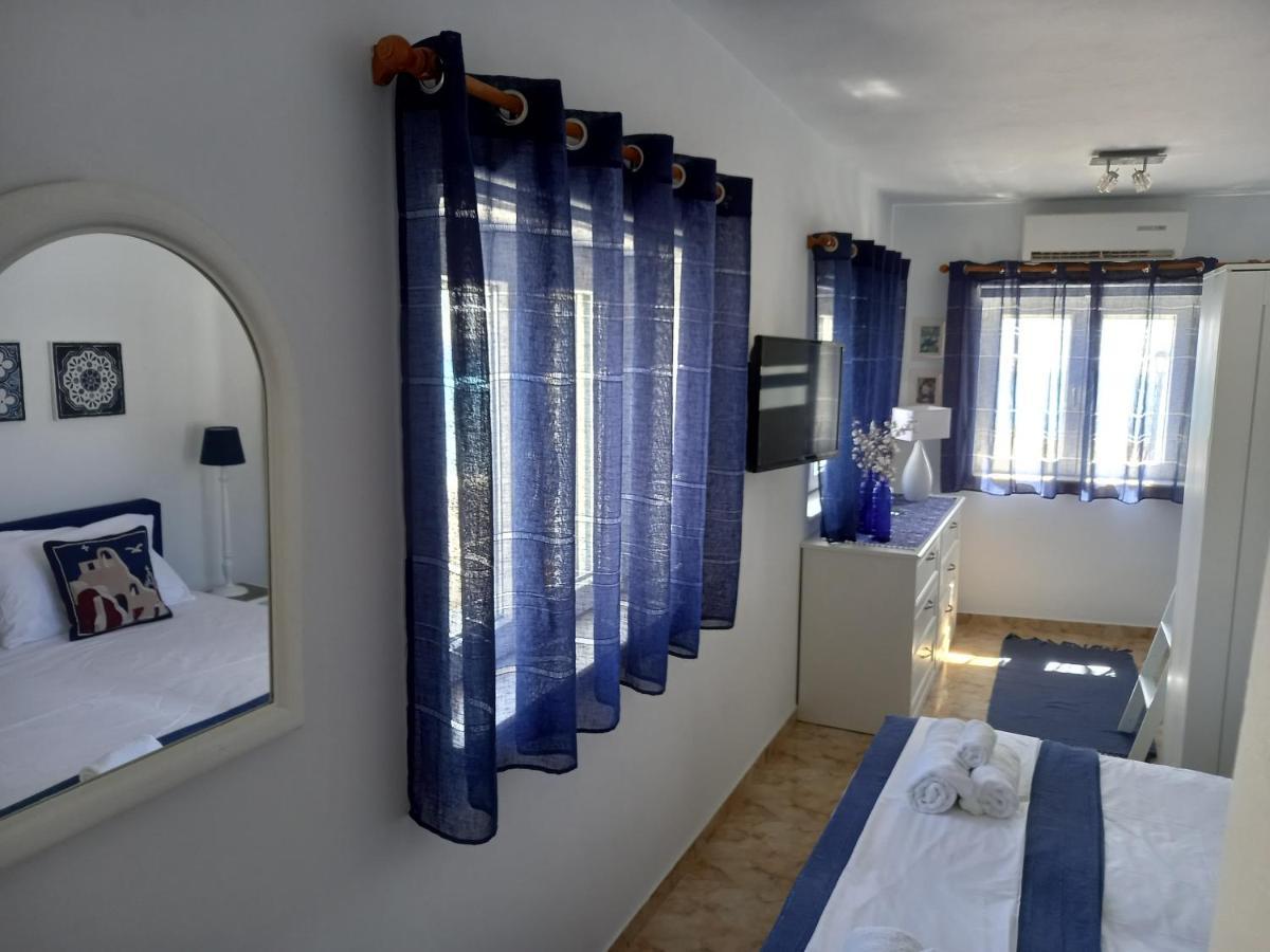 Anthie's Shore House *